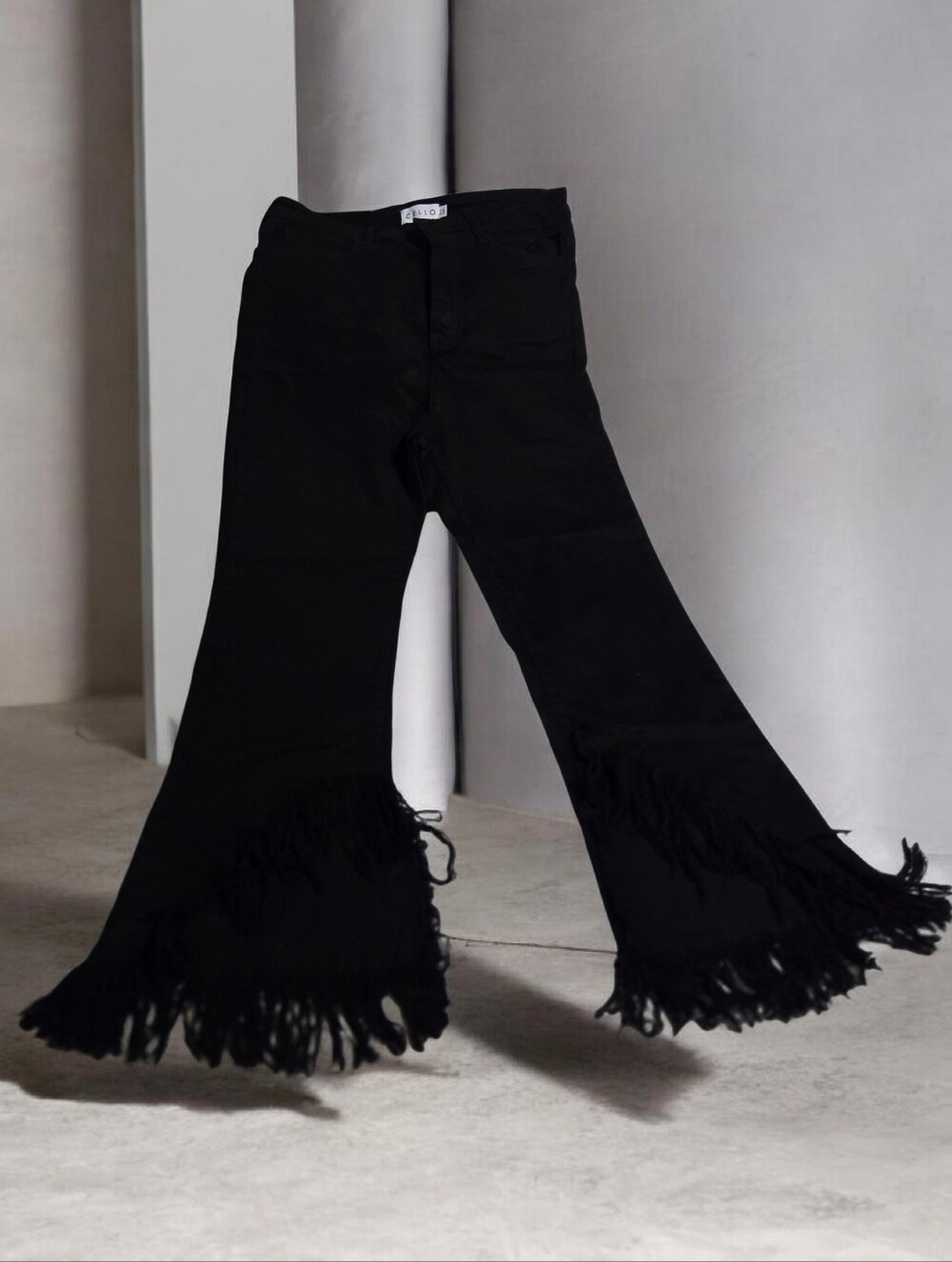 Cello Black Frayed-Hem Flared  Cropped Jeans Size 13 EUC!! Worn once!